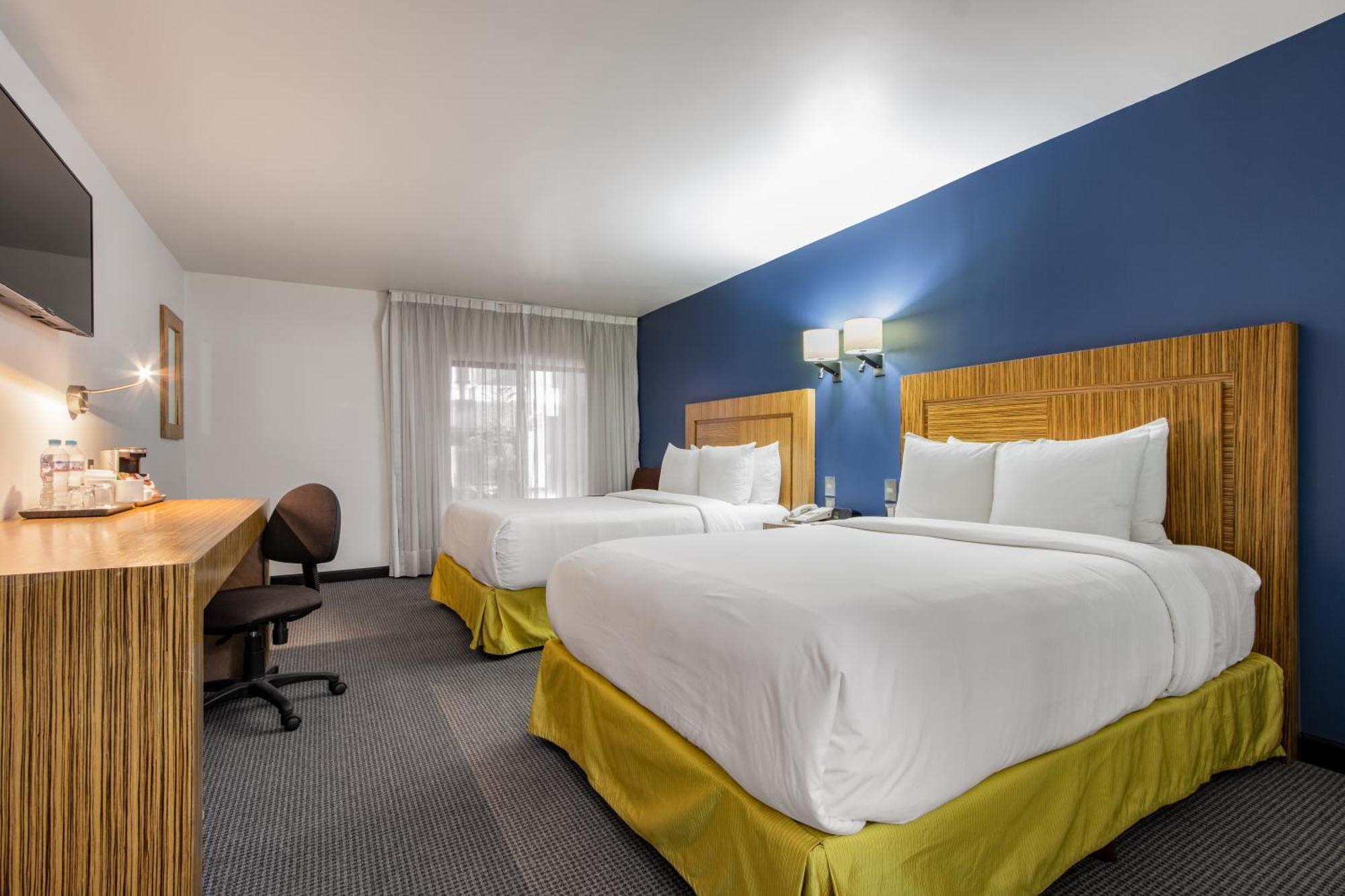 Radisson Hotel & Convention Center Толука Екстериор снимка